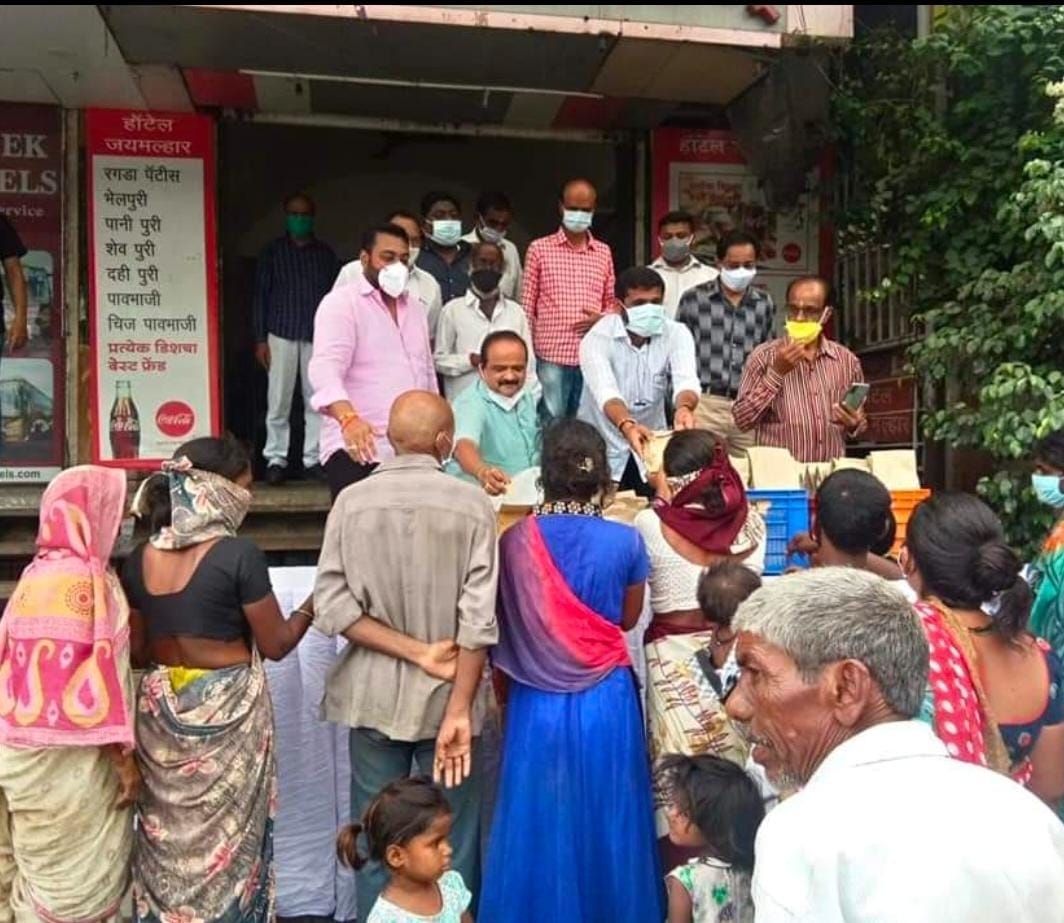 Food distribution carried out during the COVID-19 period in Nashik